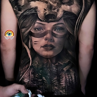 Full lưng nữ thổ dân