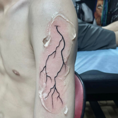 hình xăm sấm sét 