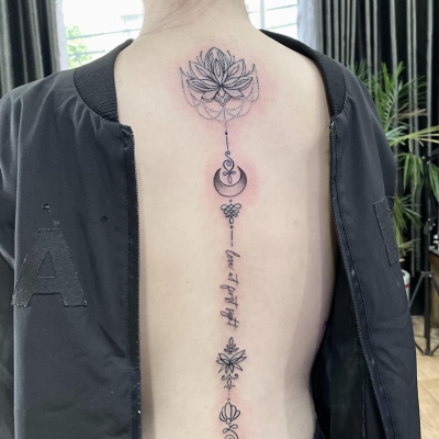 mandala dọc sóng lưng 